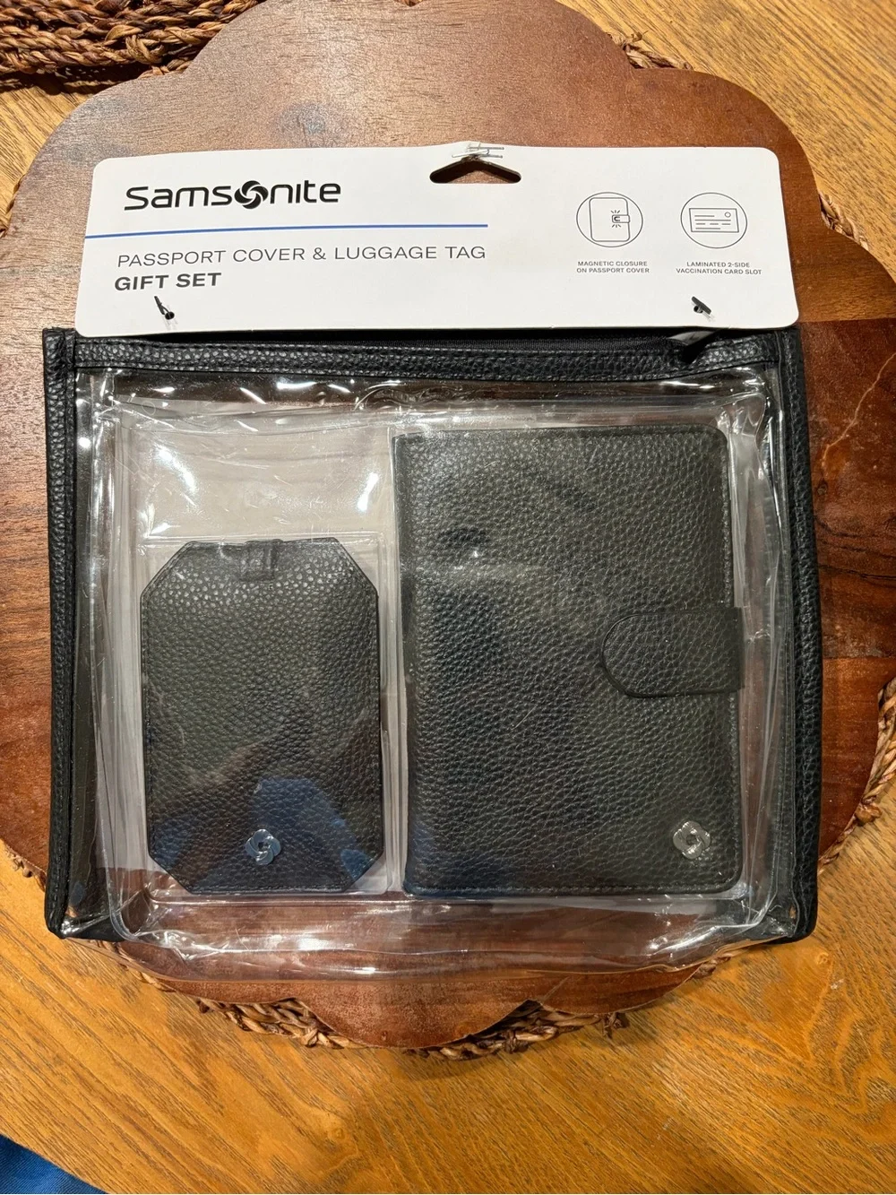 Samsonite Black Textured Passport Cover and Luggage Tag Set